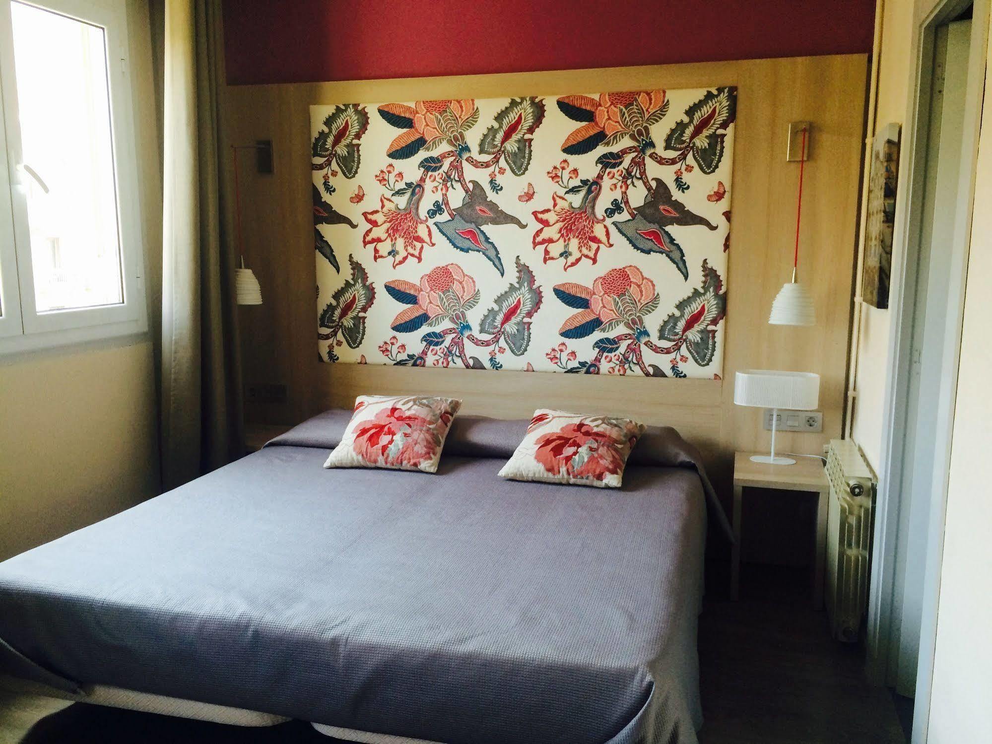 Hotel Ginebra Барселона Экстерьер фото