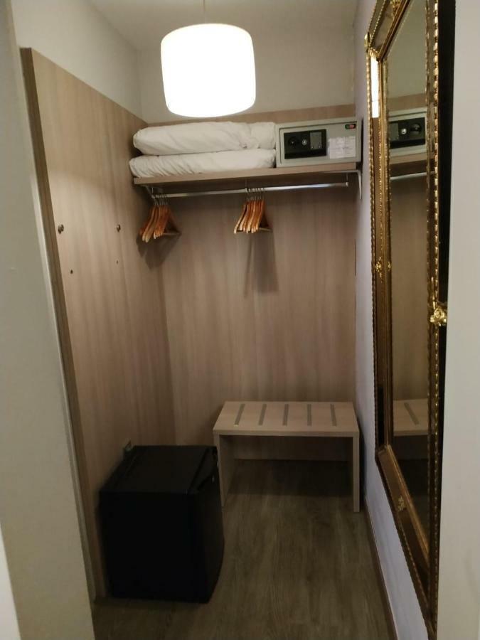 Hotel Ginebra Барселона Экстерьер фото